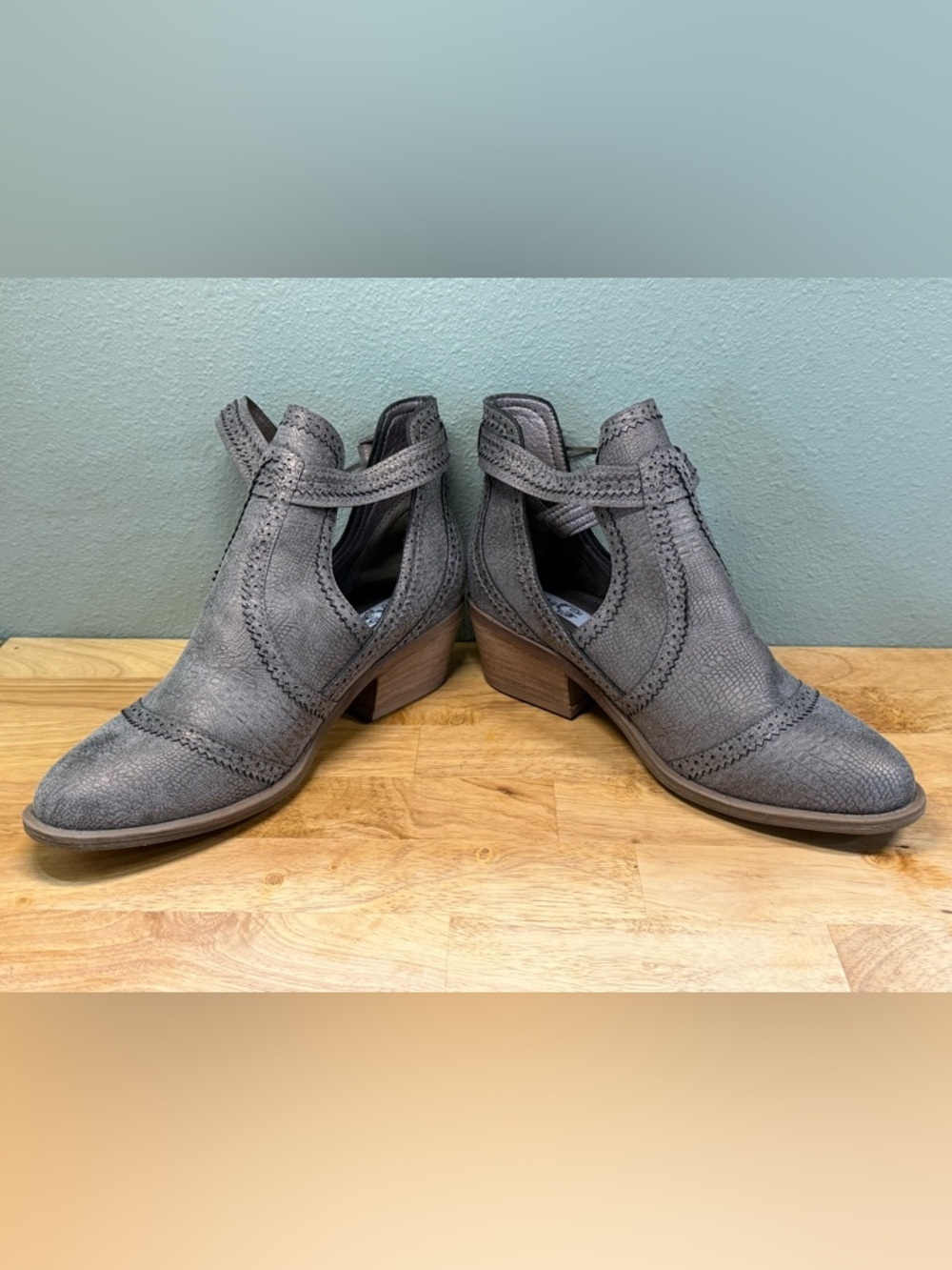 Volatile El Paso Cutout Booties Grey Metallic Western Buckle Ankle Boots 9.5